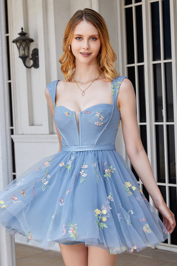Lindo A Line Sweetheart Grey Blue Short Homecoming Dress con bordado